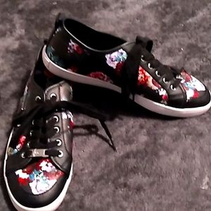 GBG- G by Guess, black with pretty roses tennis shoes womens size 11